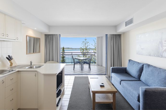 Imagen de la habitación del Hotel Ramada Resort By Wyndham Golden Beach. Foto 18