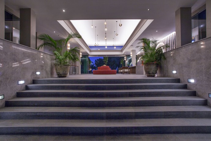 Imagen de los interiores del Hotel Ramada Resort By Wyndham Khao Lak. Foto 19