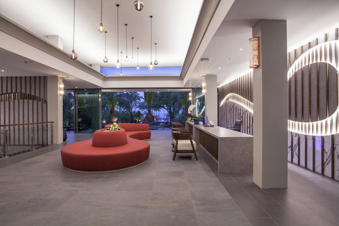 Imagen de los interiores del Hotel Ramada Resort By Wyndham Khao Lak. Foto 20
