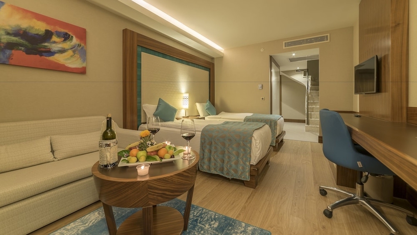 Imagen de la habitación del Hotel Ramada Resort By Wyndham Kusadasi. Foto 4