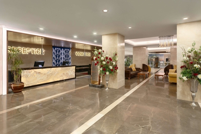 Imagen de los interiores del Hotel Ramada Resort By Wyndham Kusadasi. Foto 16