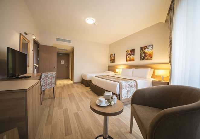 Imagen de la habitación del Hotel Ramada Resort By Wyndham Lara. Foto 2