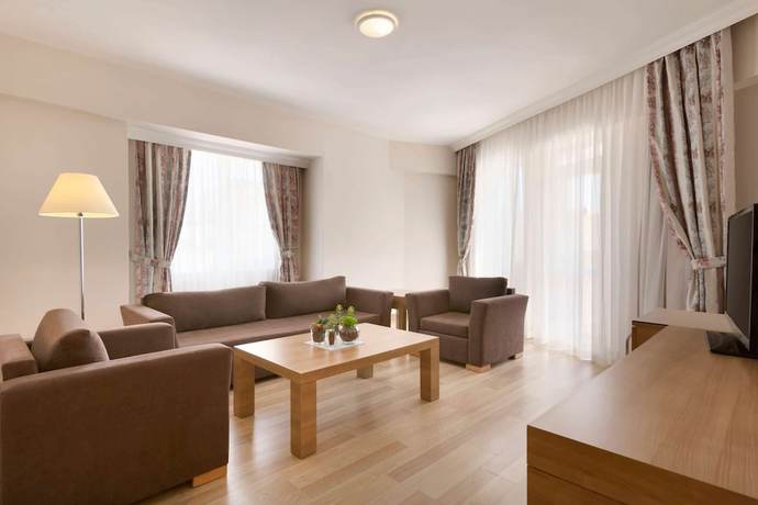 Imagen de la habitación del Hotel Ramada Resort By Wyndham Lara. Foto 8