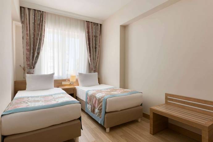 Imagen de la habitación del Hotel Ramada Resort By Wyndham Lara. Foto 9