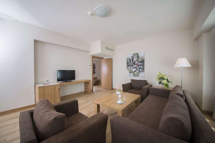 Imagen de la habitación del Hotel Ramada Resort By Wyndham Lara. Foto 10