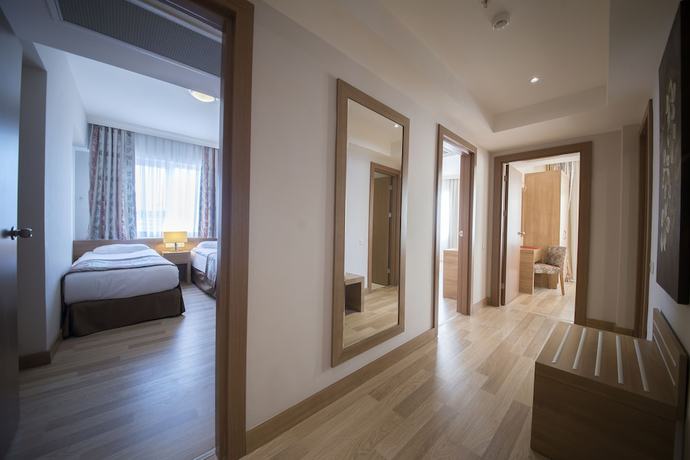 Imagen de la habitación del Hotel Ramada Resort By Wyndham Lara. Foto 11