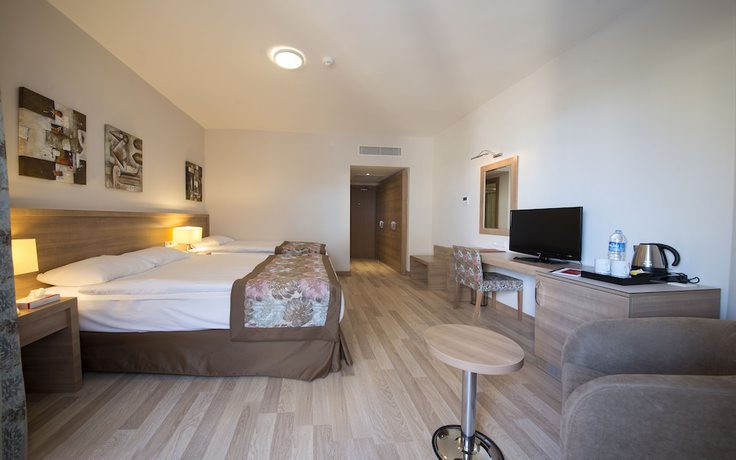 Imagen de la habitación del Hotel Ramada Resort By Wyndham Lara. Foto 15