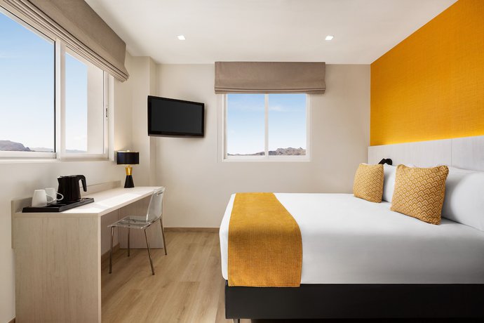 Imagen de la habitación del Hotel Ramada Resort By Wyndham Puerto De Mazarron. Foto 6