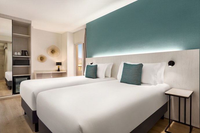 Imagen de la habitación del Hotel Ramada Resort By Wyndham Puerto De Mazarron. Foto 9