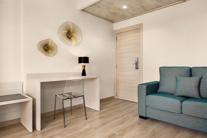 Imagen de la habitación del Hotel Ramada Resort By Wyndham Puerto De Mazarron. Foto 12