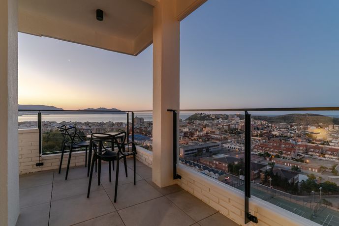 Imagen de la habitación del Hotel Ramada Resort By Wyndham Puerto De Mazarron. Foto 13