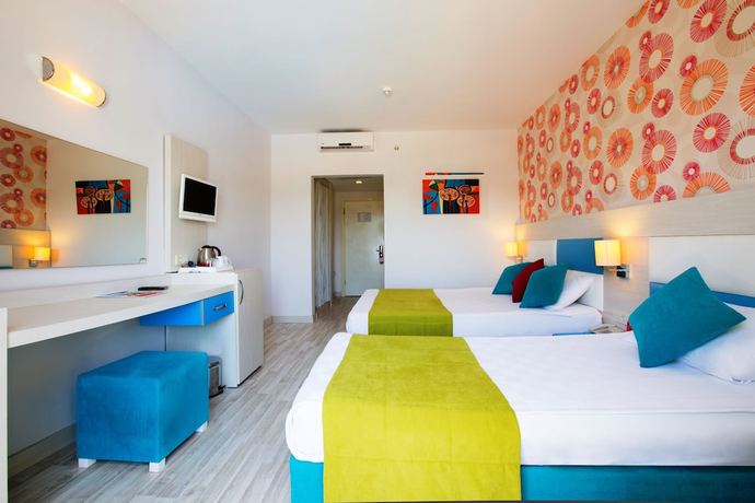 Imagen de la habitación del Hotel Ramada Resort By Wyndham Side. Foto 6