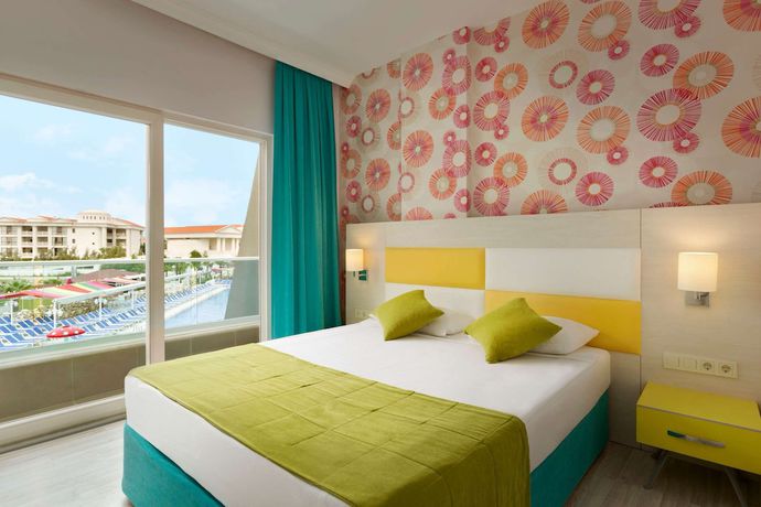 Imagen de la habitación del Hotel Ramada Resort By Wyndham Side. Foto 13