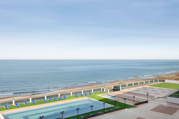 Imagen de la piscina del Hotel Ramada Resort By Wyndham Unye. Foto 20