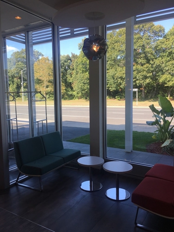 Imagen de los interiores del Hotel Ramada Rockville Centre. Foto 16