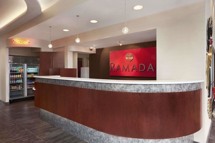 Imagen de los interiores del Hotel Ramada Rockville Centre. Foto 17