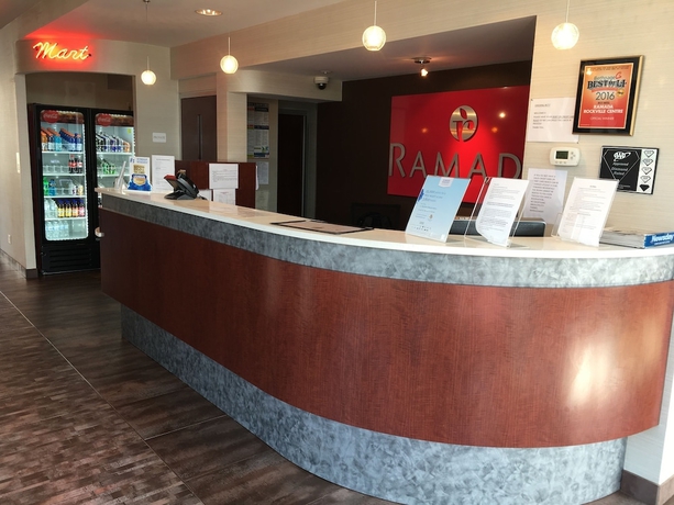 Imagen de los interiores del Hotel Ramada Rockville Centre. Foto 18