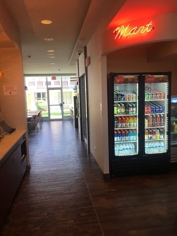 Imagen de los interiores del Hotel Ramada Rockville Centre. Foto 19