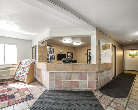 Imagen de los interiores del Hotel Ramada Salt Lake City North Temple. Foto 9