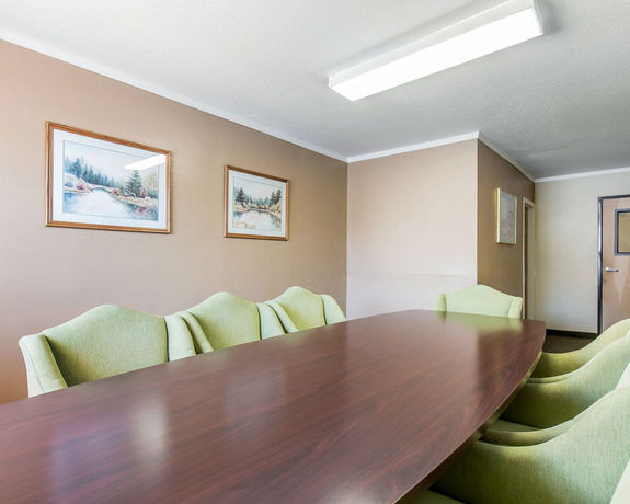 Imagen de los interiores del Hotel Ramada Salt Lake City North Temple. Foto 10