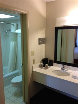 Imagen de la habitación del Hotel Ramada Salt Lake City North Temple. Foto 7