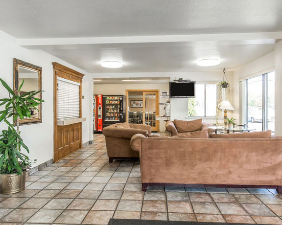 Imagen de los interiores del Hotel Ramada Salt Lake City North Temple. Foto 11