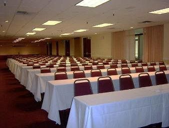 Imagen de los interiores del Hotel Ramada Salt Lake City North Temple. Foto 12