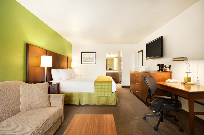 Imagen de la habitación del Hotel Ramada San Diego North and Conference Center. Foto 4
