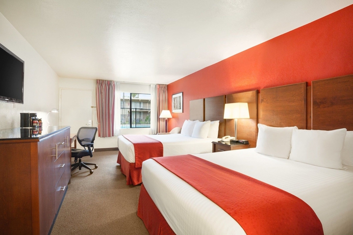 Imagen de la habitación del Hotel Ramada San Diego North and Conference Center. Foto 13