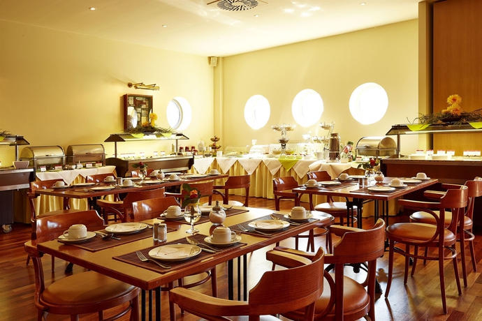 Imagen del bar/restaurante del Hotel Ramada Stade. Foto 3