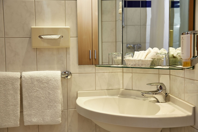 Imagen de la habitación del Hotel Ramada Stade. Foto 12