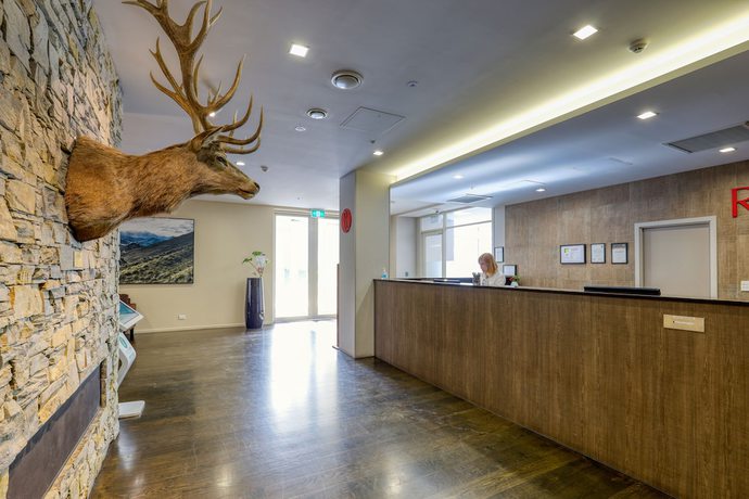 Imagen de los interiores del Hotel Ramada Suites By Wyndham Queenstown Remarkables Park. Foto 19