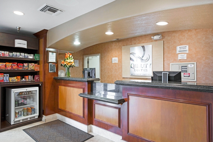 Imagen del bar/restaurante del Hotel Ramada Suites By Wyndham San Diego. Foto 1