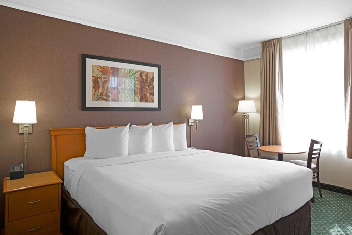 Imagen de la habitación del Hotel Ramada Suites By Wyndham San Diego. Foto 6