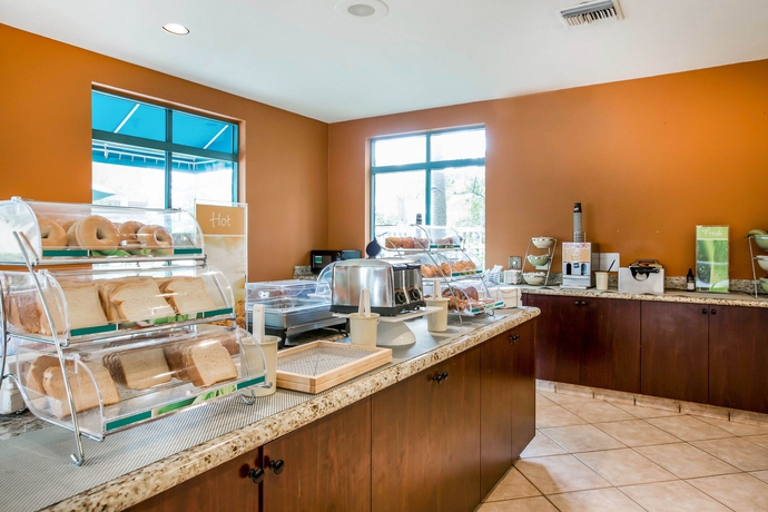 Imagen del bar/restaurante del Hotel Ramada Suites By Wyndham San Diego. Foto 3