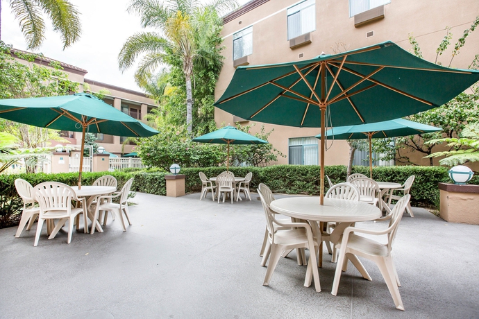 Imagen de los exteriores del Hotel Ramada Suites By Wyndham San Diego. Foto 8