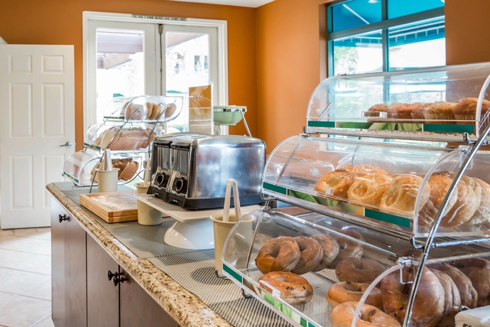 Imagen del bar/restaurante del Hotel Ramada Suites By Wyndham San Diego. Foto 4