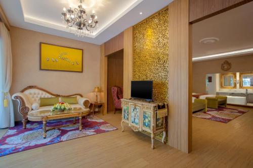 Imagen de la habitación del Hotel Ramada Suites By Wyndham Solo. Foto 4