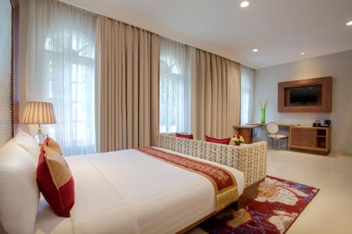 Imagen de la habitación del Hotel Ramada Suites By Wyndham Solo. Foto 6