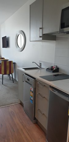 Imagen de la habitación del Hotel Ramada Suites by Wyndham Auckland Manukau Pacfic Centre. Foto 3