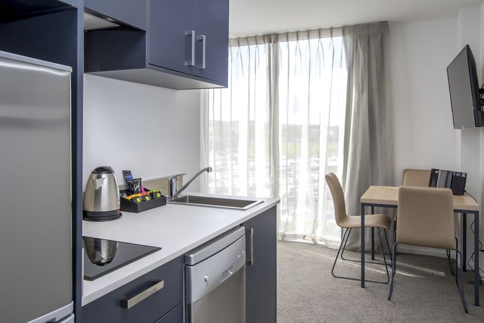 Imagen de la habitación del Hotel Ramada Suites by Wyndham Auckland Manukau Pacfic Centre. Foto 6