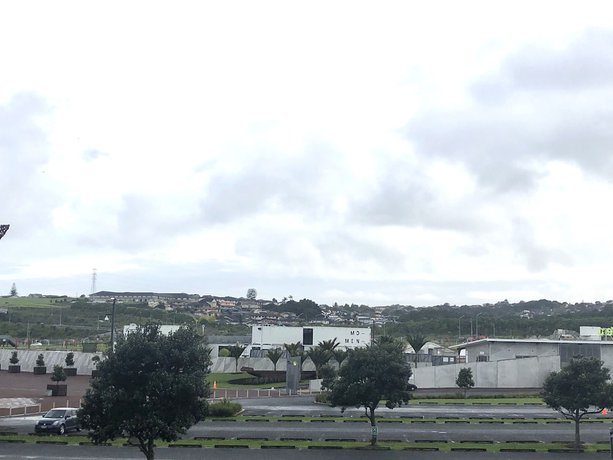 Imagen de la habitación del Hotel Ramada Suites by Wyndham Auckland Manukau Pacfic Centre. Foto 12