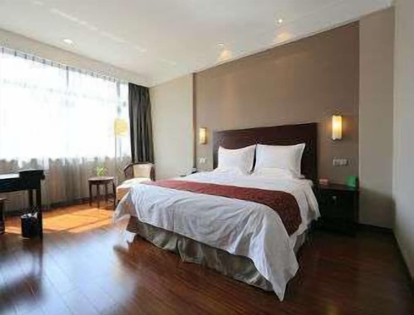 Imagen de la habitación del Hotel Ramada Suzhou Luzhi. Foto 8