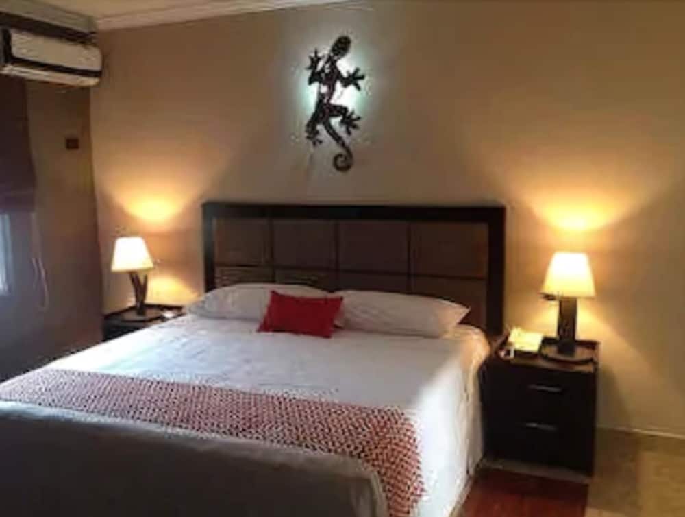 Imagen de la habitación del Hotel Ramada Tikal Isla De Flores. Foto 9