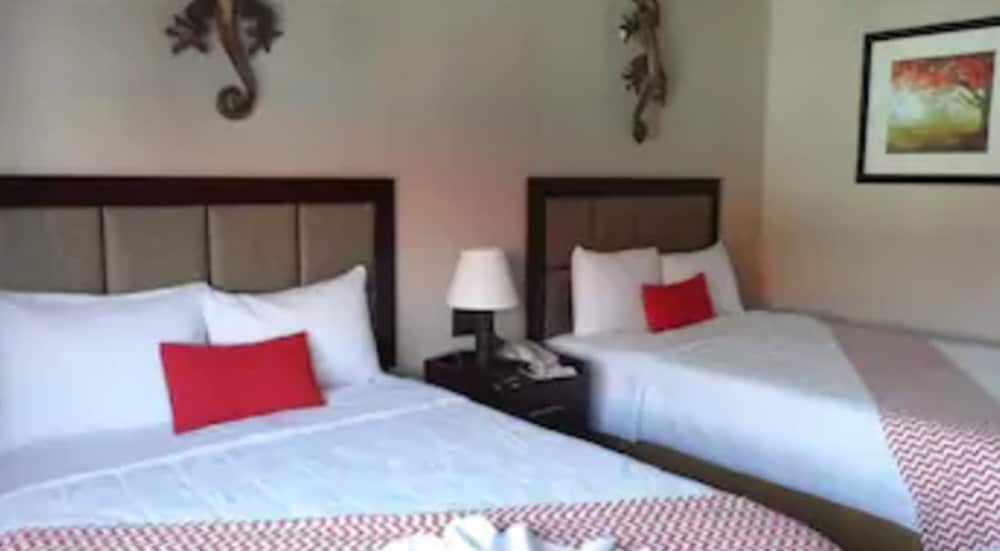 Imagen de la habitación del Hotel Ramada Tikal Isla De Flores. Foto 10
