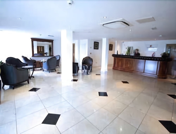 Imagen de los interiores del Hotel Ramada Warwick Kenilworth. Foto 19