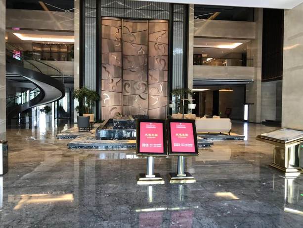 Imagen de los interiores del Hotel Ramada Wyndham Zhengzhou Xinzheng. Foto 20