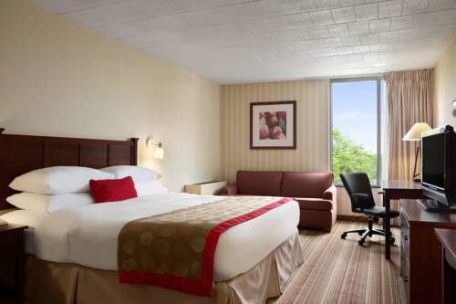 Imagen de la habitación del Hotel Ramada & Conference Center By Wyndham Greens. Foto 3