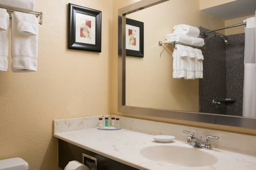 Imagen de la habitación del Hotel Ramada & Conference Center By Wyndham Greens. Foto 5