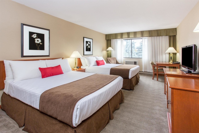 Imagen de la habitación del Hotel Ramada and Conference Center By Wyndham Kelowna. Foto 11